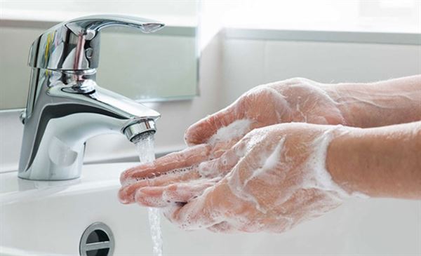 Bệnh ung thư máu nên rửa tay thường xuyên để hạn chế nguy cơ nhiễm trùng
