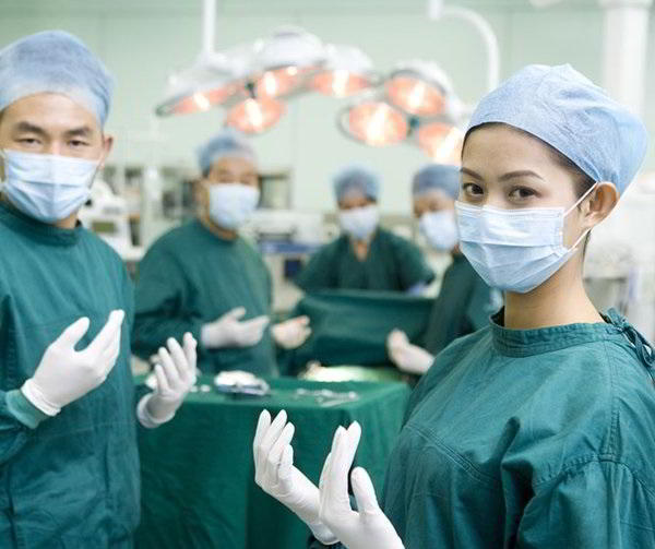 phẫu thuật là một trong những phương pháp chữa ung thư biểu mô tuyến dạ dày